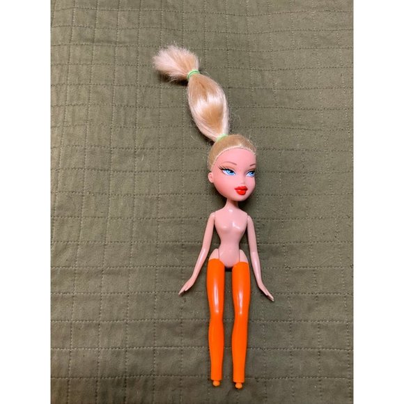 Bratz Chloe Candyz Doll With Orange Legs Rare - Picture 4 of 4